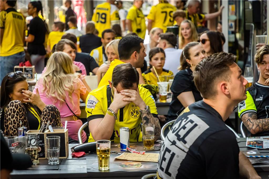 Schwarz-gelbe Euphorie der BVB-Fans wich tiefer Enttäuschung Enttäuschte BVB-Fans
