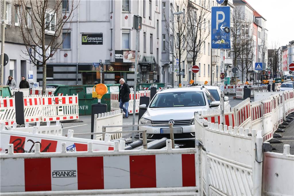 Alle Parkplätze in Innenstadt-Vierteln abschaffen – Architekt macht radikalen Vorschlag Nach Abschluss der Bauarbeiten und der Neugestaltung der Saarlandstraße soll es besser werden. Doch der Parkdruck für die Anwohner im Viertel dürfte bleiben.