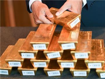Nach Angaben der Bundesbank liegen jetzt 1710 Tonnen oder 50,6 Prozent des deutschen Goldschatzes in heimischen Tresoren. Foto: Arne Dedert