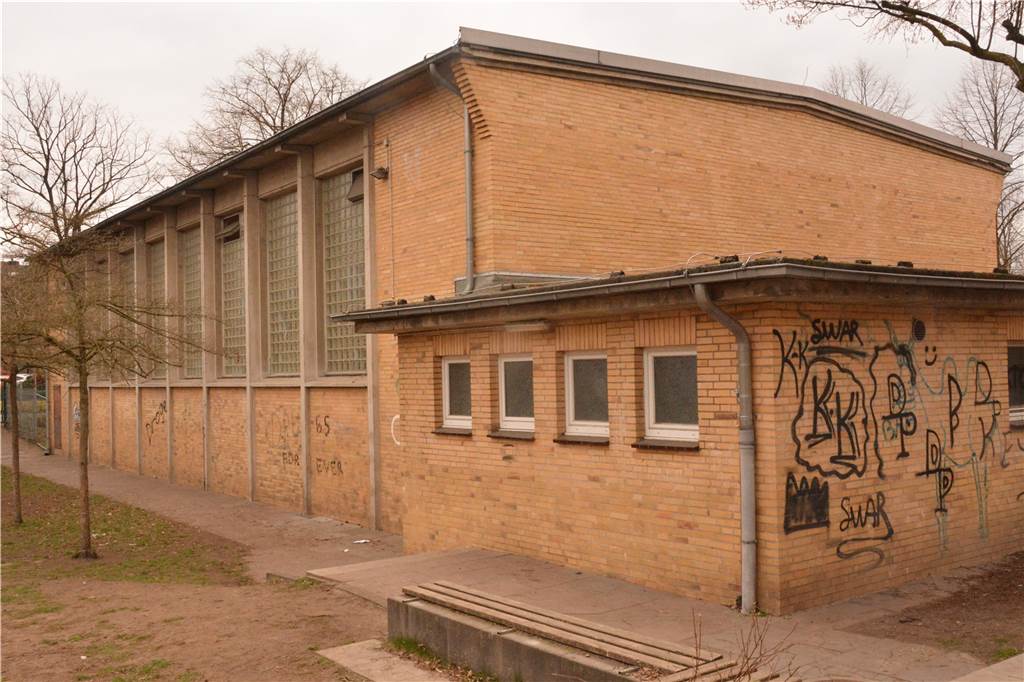 Stadt Dorsten setzt beim Hallenkonzept auf eine Geheimwaffe Nach Ansicht der Verwaltung wegen der zu hohen Kosten nicht mehr sanierungsfähig: die Matthäushalle in Wulfen. Dasselbe gilt für die Einfachhallen der Augustaschule, der Pestalozzischule, der Bonifatiusschule und der Antoniusschule.