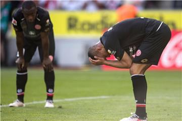 Nach dem 1:1 gegen den FSV Mainz 05 lassen die Kölner die Köpfe hängen. Foto: Marius Becker