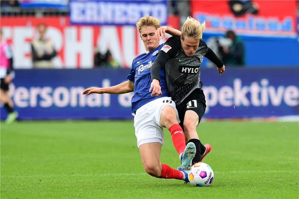 Kiel-Profi Tom Rothe im Exklusiv-Interview:: „Ich will zurück zum BVB und dort angreifen!“ Tom Rothe in einem Zweikampf.