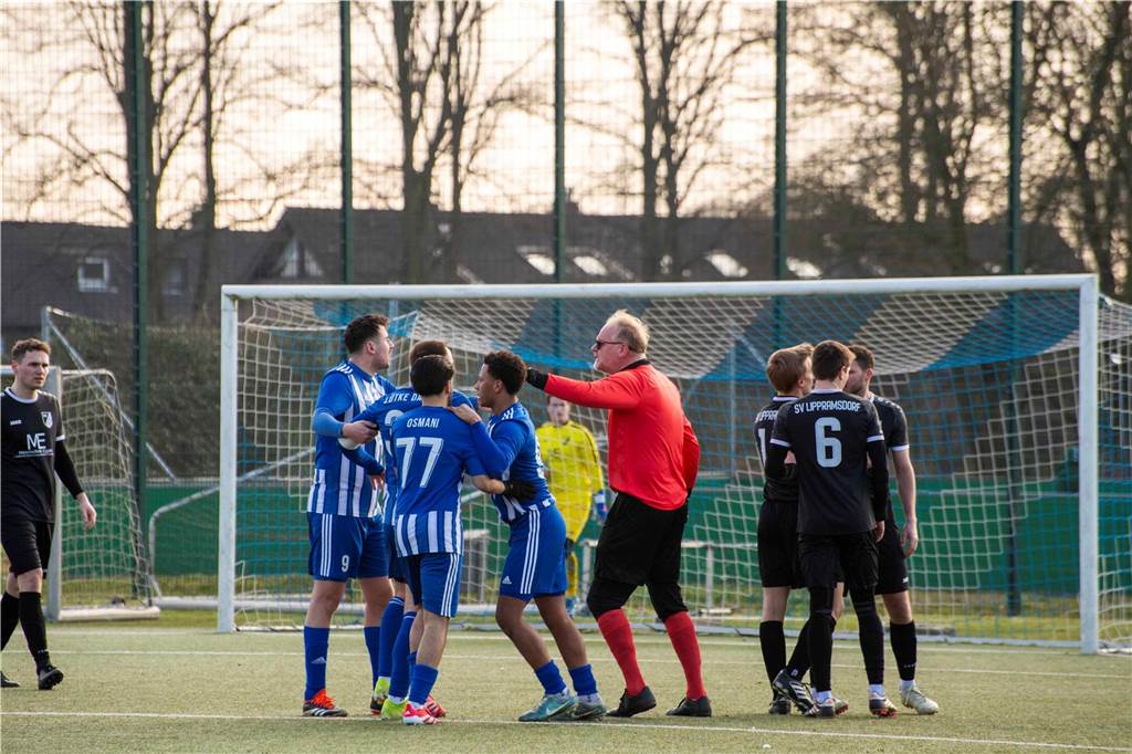 Nach dem 4:0 im Hinspiel gewann der SV Lippramsdorf auch das zweite Derby gegen den ETuS Haltern - diesmal mit 3:0 auf der Anlage an der Conzeallee.