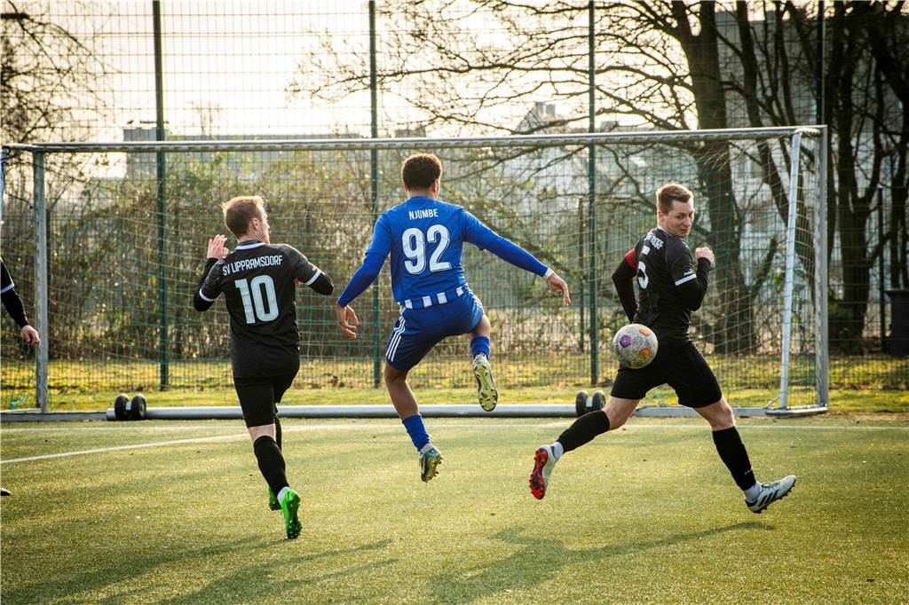 Nach dem 4:0 im Hinspiel gewann der SV Lippramsdorf auch das zweite Derby gegen den ETuS Haltern - diesmal mit 3:0 auf der Anlage an der Conzeallee.