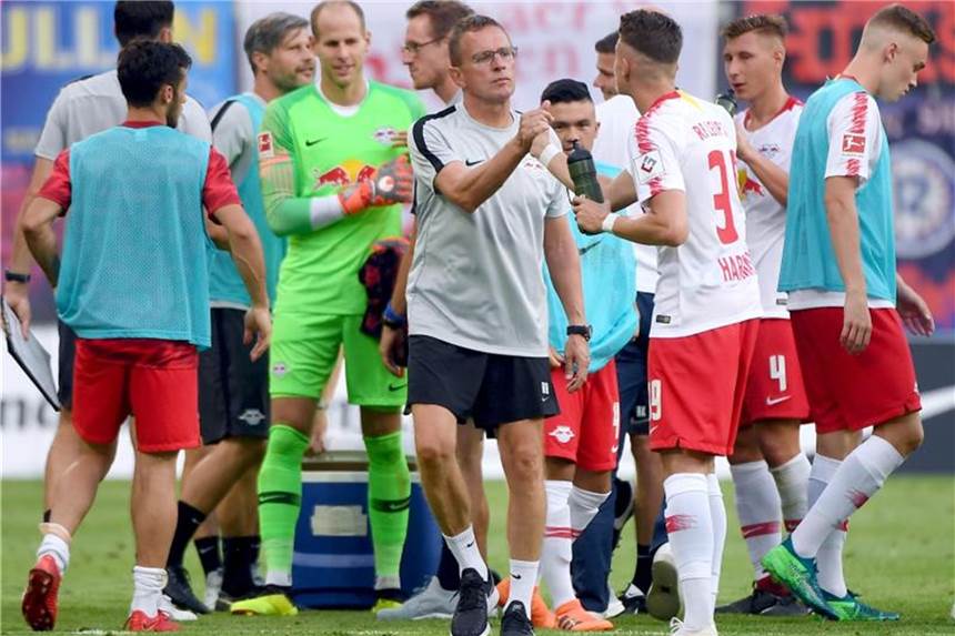 RB Leipzig will mit Schonkader in die nächte Runde Nach dem 4:0-Sieg im Hinspiel will Leipzigs Trainer Ralf Rangnick auch ohne einige seiner Top-Profis die nächste Etappe auf dem Weg in die Europa League schaffen. Foto: Hendrik Schmidt