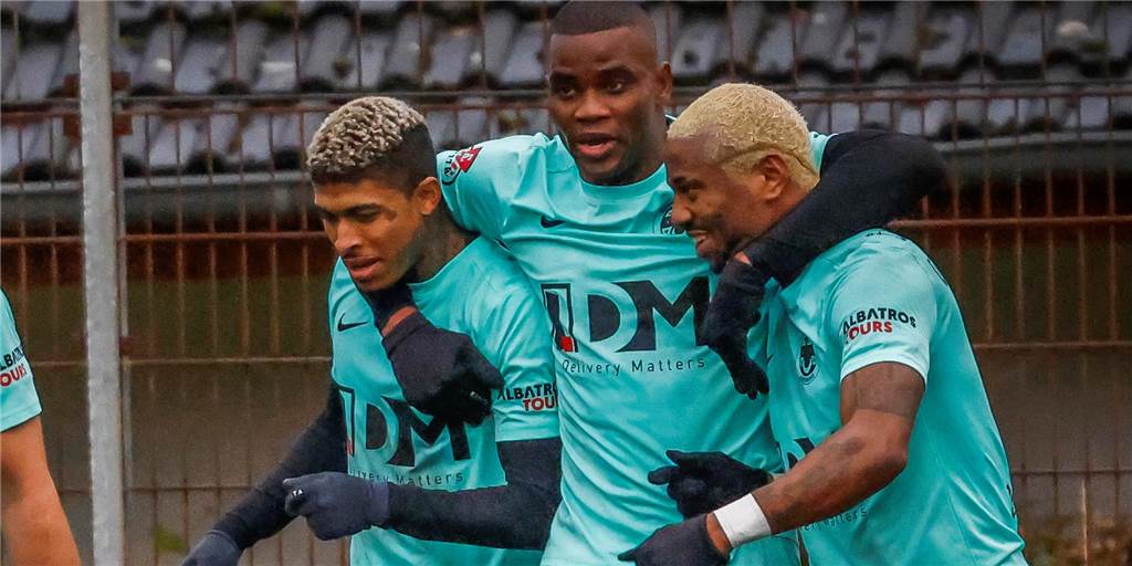 Ex-Regionalliga-Spieler übernimmt die Kreisliga A und schießt vier Tore in neun Minuten Osmanlispor Dortmund jubelt in der vergangenen Saison.
