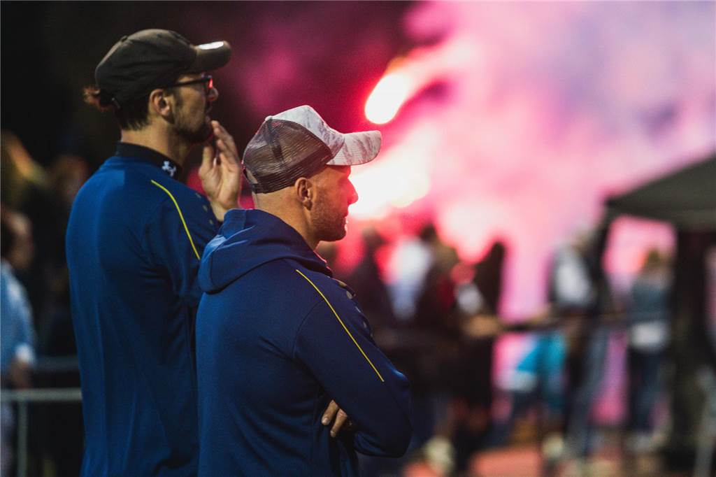 SV Herbern stellt Weichen für die Zukunft: Trainer Oliver Glöden bleibt ein weiteres Jahr Oliver Glöden blickt aufs Spielfeld.