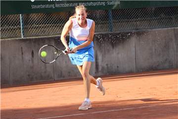 Nach dem Ausfall der kompletten Sommersaison 2020 in der Regionalliga hoffen Christina Geuking und BW Stadtlohn, dieses Jahr dort aufschlagen zu dürfen. 