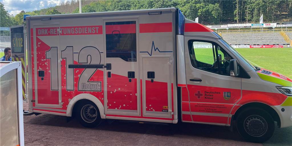 Krankenwageneinsatz bei Aplerbecker Niederlage: ASC-Spieler muss ins Krankenhaus Nach dem Auswärtsspiel des ASC 09 Dortmund in Siegen musste ein Aplerbecker Akteur ins Krankenhaus gebracht werden.
