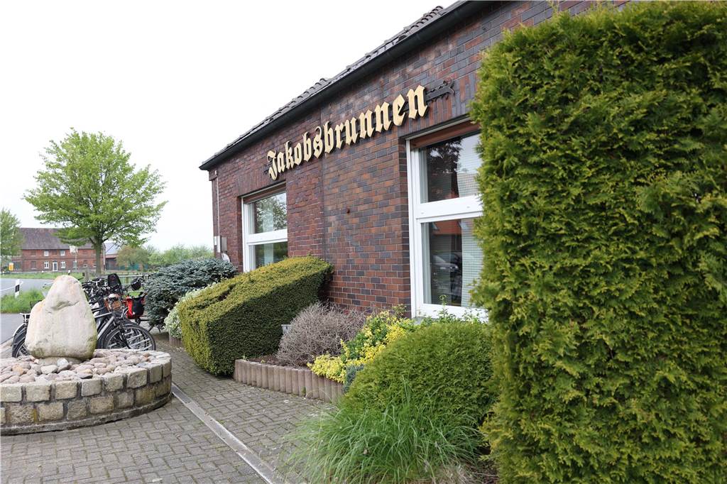 Viele Gäste beim Abschied vom Jakobsbrunnen: „Tiefe Zufriedenheit“ Nach dem Betreiberwechsel soll der Jakobsbrunnen an der Südkirchener Straße auch in Zukunft gastronomisch genutzt werden.
