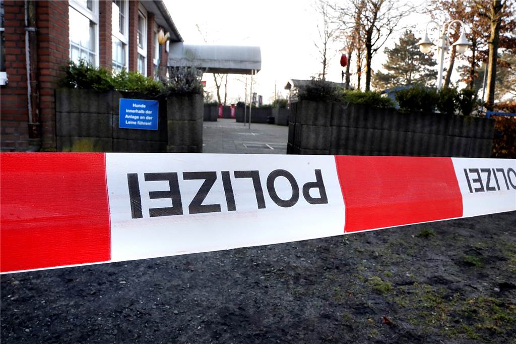 Nach dem Brand am Dülmener See: Wie geht’s weiter mit dem Café Ahoi? Nach dem Brand war das Café Ahoi zunächst von der Polizei abgesperrt worden.