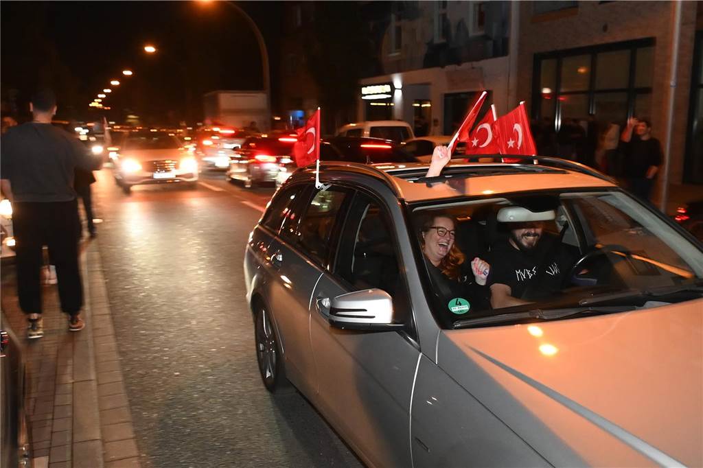 Nach dem EM-Sieg gegen Österreich gab es für türkische Fußball-Fans in Dorsten kein Halten mehr.