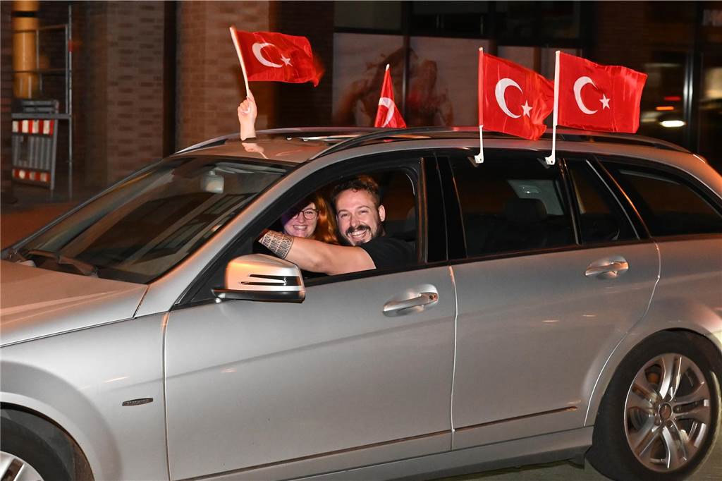 Nach dem EM-Sieg gegen Österreich gab es für türkische Fußball-Fans in Dorsten kein Halten mehr.