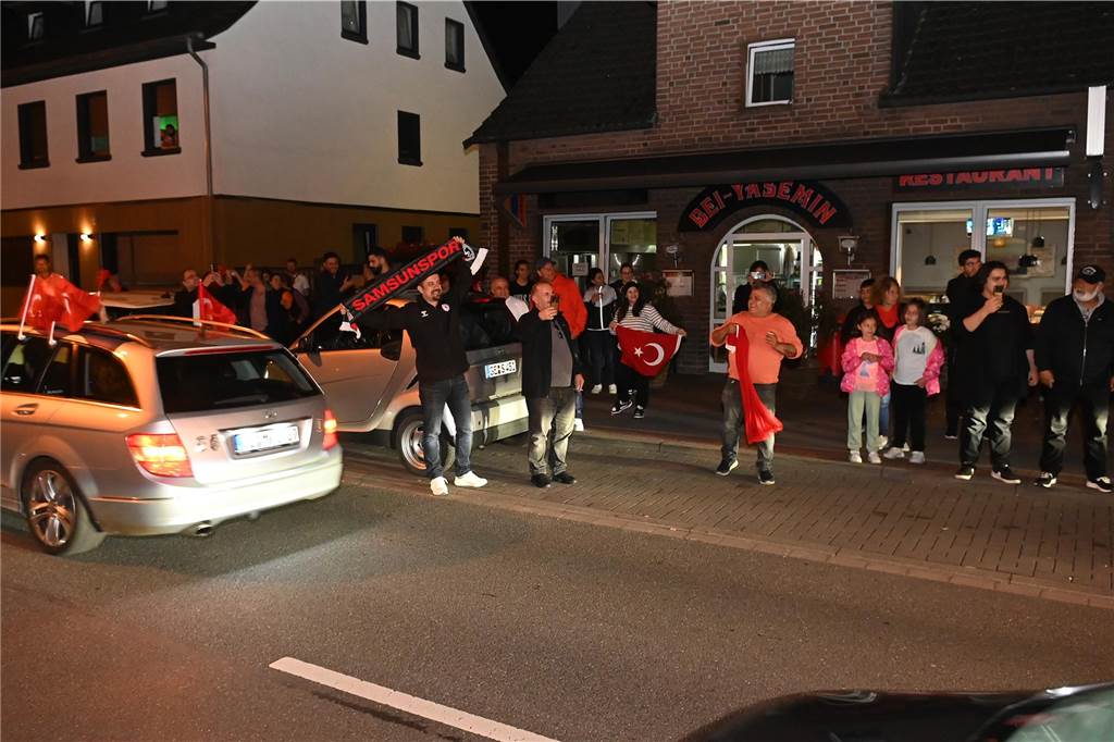 Nach dem EM-Sieg gegen Österreich gab es für türkische Fußball-Fans in Dorsten kein Halten mehr.