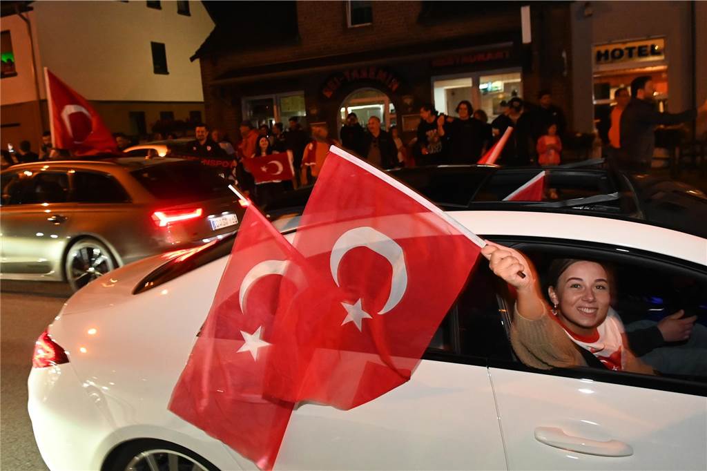 Nach dem EM-Sieg gegen Österreich gab es für türkische Fußball-Fans in Dorsten kein Halten mehr.