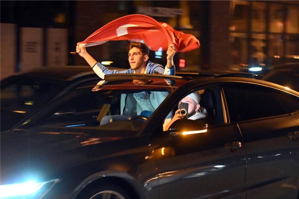 Nach dem EM-Sieg gegen Österreich gab es für türkische Fußball-Fans in Dorsten kein Halten mehr.