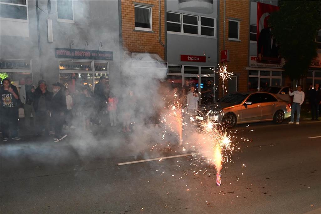 Nach dem EM-Sieg gegen Österreich gab es für türkische Fußball-Fans in Dorsten kein Halten mehr.