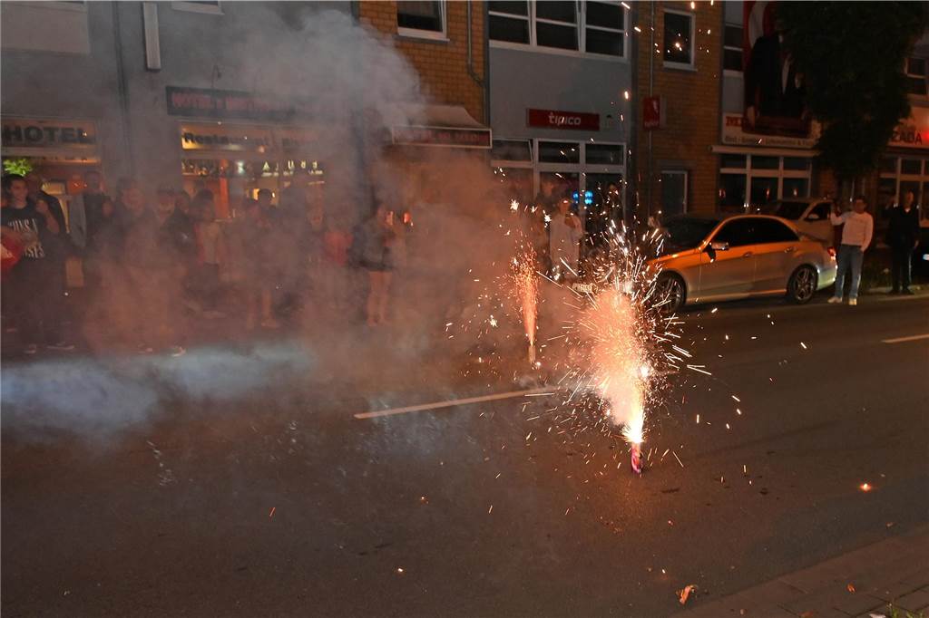 Nach dem EM-Sieg gegen Österreich gab es für türkische Fußball-Fans in Dorsten kein Halten mehr.