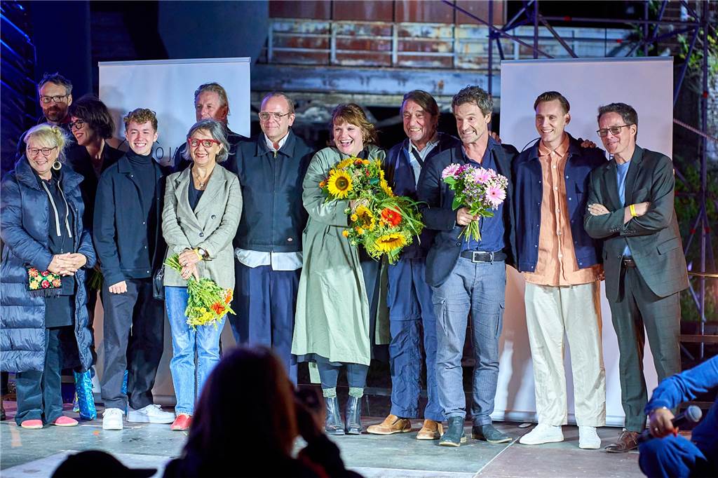 Faber-Schauspieler Hartmann: 10 Jahre Dortmund-Tatort niemals geahnt Nach Ende des Films kamen alle anwesenden Hauptdarsteller und Beteiligten auf die Bühne.