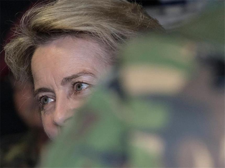 Bundeswehr arbeitet am Umgang mit ihrer Tradition Nach dem Fall des rechtsextremen Oberleutnants Franco A. ließ Ministerin von der Leyen alle Kasernen nach Andenken an die Wehrmacht durchsuchen. Foto: Boris Roessler