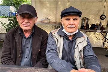 Nach dem Freitagsgebet in der Ahauser Moschee sprachen Abdullah Tetik (l.) und Ali Sönmez über ihr Leben im Münsterland.