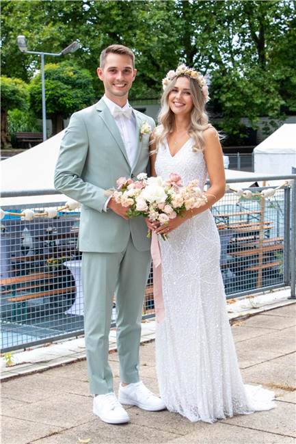 Sternschnuppen bei Antrag am Strand: Michelle Brewko und Frederick Kost heiraten Nach dem perfekten Heiratsantrag steht das Ehepaar Michelle Brewko und Frederick (geborener Kost) nun vor der Herausforderung, bei der Hochzeitsreise noch einen drauf zu setzen.