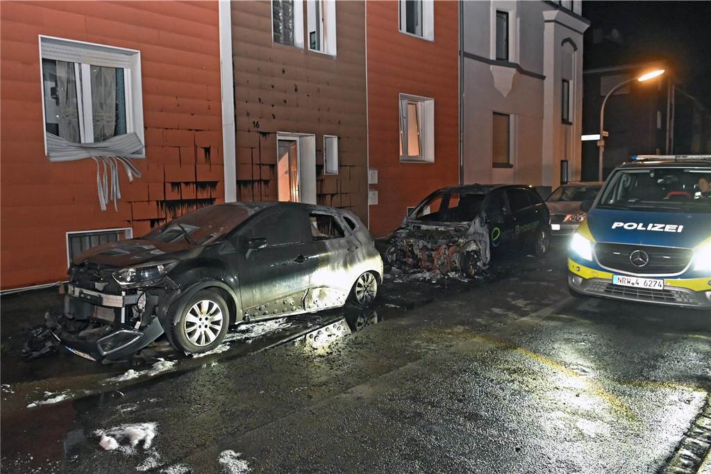 Brandstifter nach Feuerdrama verurteilt: „Gekränkt und in Rage“ Nach dem Pkw-Bränden in der Katharinenstraße in Dorsten bot sich ein Bild der Verwüstung.