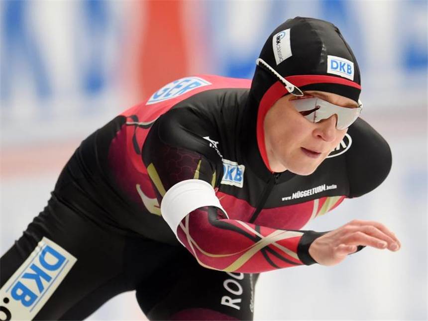 Pechstein nach Platz neun im Eis-Mekka: «Ein guter Tag» Nach dem Rennen über 3000 Meter in Heerenveen wurde Claudia Pechstein zur Doping-Kontrolle gebeten.Foto: Tobias Hase