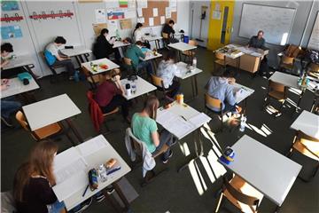 Nach dem Schulabschluss gelingt Jugendlichen nicht immer der Übergang in eine Ausbildung. Die Datenbank www.ueberaus.de zeigt Alternativen auf. Foto: Holger Hollemann
