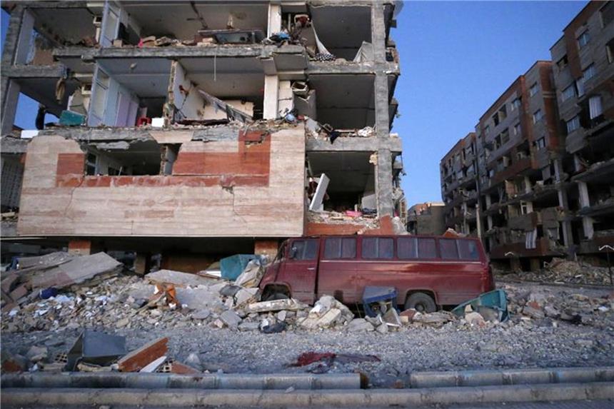 „Es fühlte sich an wie das Ende der Zeit“ Nach dem schweren Erdbeben in der Grenzregion zwischen dem Iran und dem Nordirak ist die Zahl der Toten. Foto: Pouria Pakizeh/ISNA/AP