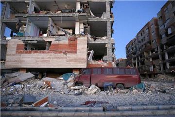 Nach dem schweren Erdbeben in der Grenzregion zwischen dem Iran und dem Nordirak ist die Zahl der Toten. Foto: Pouria Pakizeh/ISNA/AP