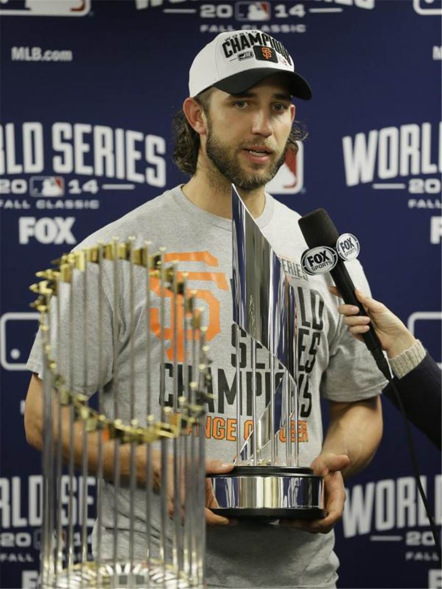 Aus der Luft gefangen: Giants gewinnen World Series Nach dem Spiel wurde Bumgarner zum wertvollsten Spieler (MVP) der Finalserie gewählt. Foto: Charlie Neibergall