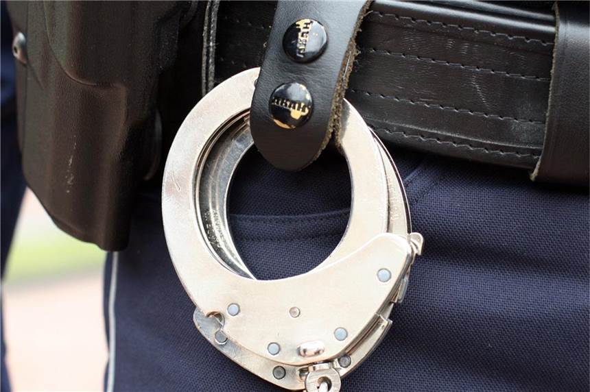 Nach Tankstellen-Überfall: Polizei nimmt Verdächtigen fest Nach dem Tankstellenraub in Grafenwald hat die Polizei einen Tatverdächtigen festgenommen. (Symbolbild)