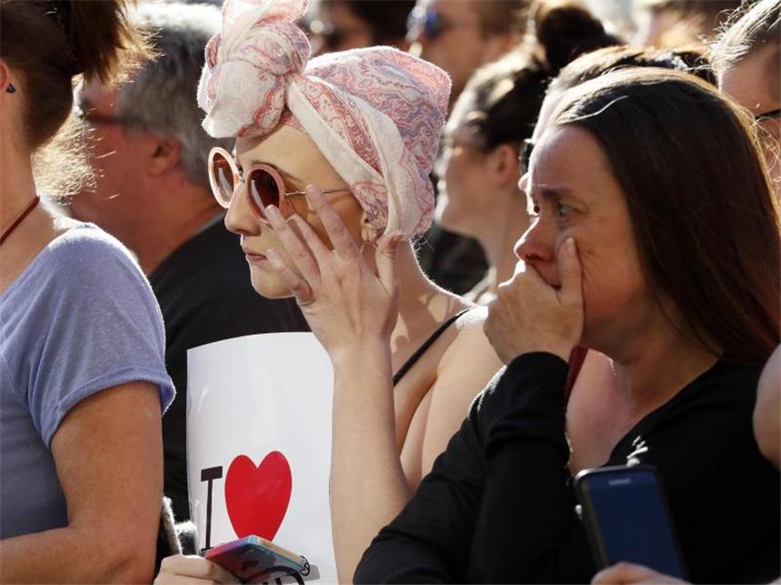 Polizei nach Manchester-Anschlag: Abedi hatte Hintermänner Nach dem Terroranschlag rücken die Bürger Manchesters zusammen. Foto: Kirsty Wigglesworth