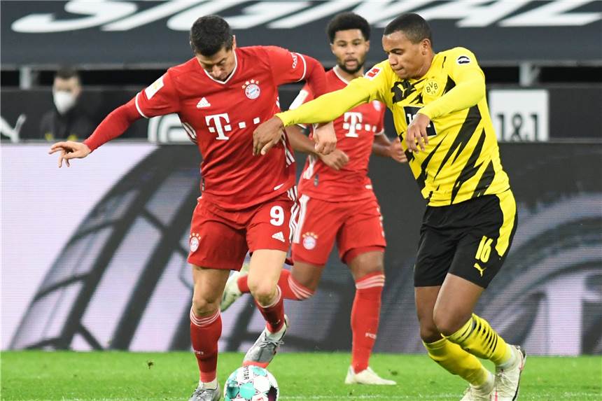 Akanji wird Opfer von Rassismus – der BVB reagiert Nach dem Topspiel gegen den FC Bayern München ist BVB-Verteidiger Manuel Akanji (r.) rassistisch beleidigt worden.