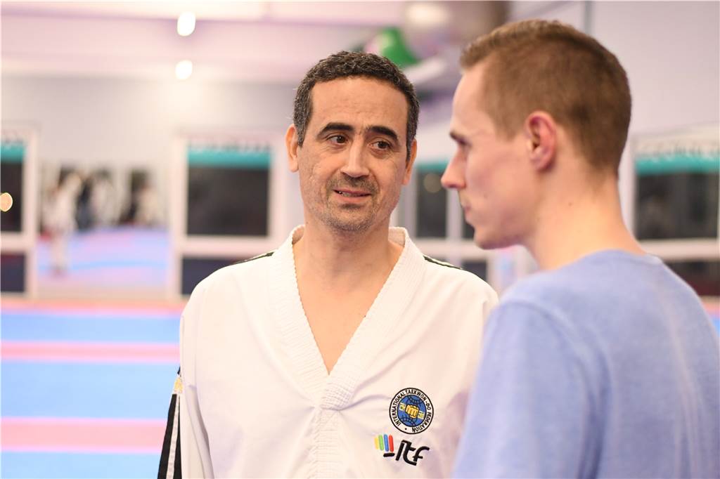 So schmerzhaft war das Training bei Tan Gun Sports für unseren Redakteur Patrick Schröer Nach dem Training zogen Brahim Triqui (l.) und Patrick Schröer Bilanz.