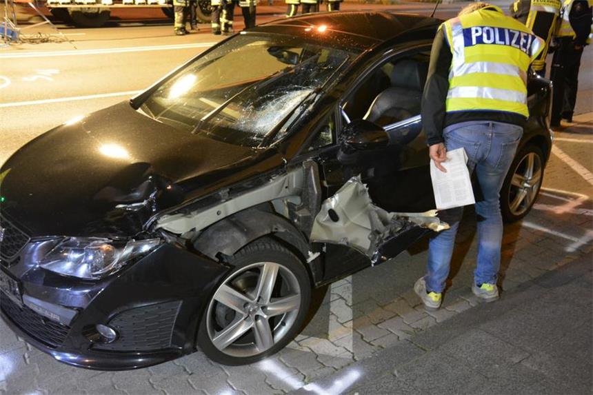 Fahrer nach tödlichem Autorennen in U-Haft Nach dem Unfall, der für einen Fußgänger tödlich endete, ist der Fahrer in U-Haft. Gegen ihn wird wegen Mordverdacht ermittelt - er soll an einem illegalen Autorennen teilgenommen haben.