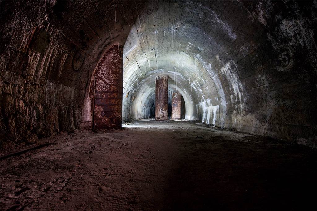 Faszinierende Bilder: Archäologen erforschen riesige Bunkeranlage unter Dortmund Nach dem Zweiten Weltkrieg ist ein Teil des Stollens weiter unterhalten und ausgebaut worden.