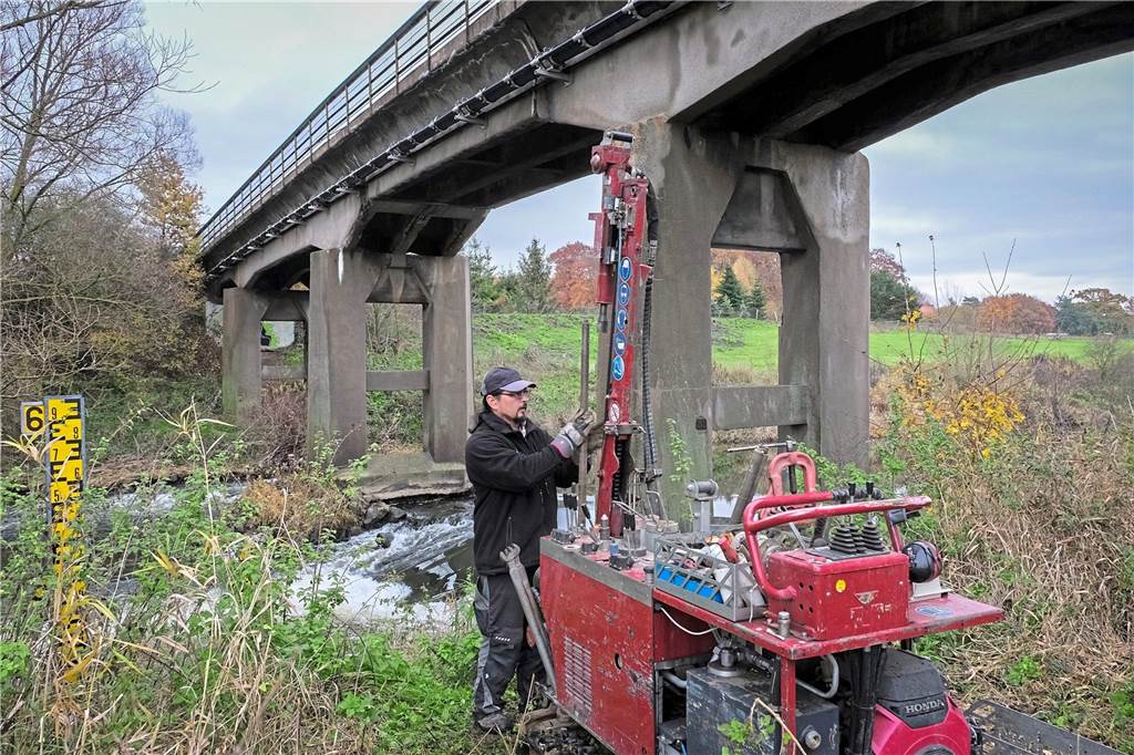 Auf Sand gebaut: Neue Lippebrücke in Ahsen benötigt 20 Meter-Fundament Nach den Probebohrungen an der Lippebrücke steht fest, dass sehr tiefe Fundamente für den Brücken-Neubau notwendig sind.