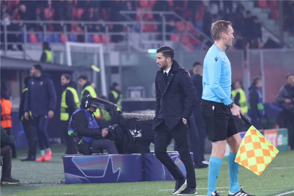 Nuri Sahin an der Seitenlinie in Bologna.