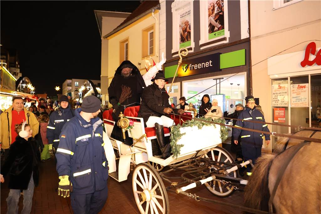 Nach der Ankunft an den Treppenkaskaden ging es mit der Kutsche durch die Sternengasse.