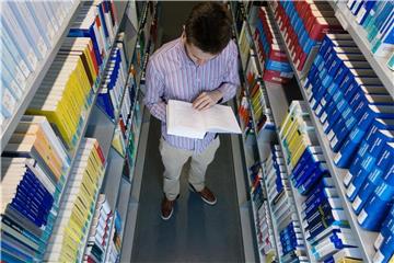 Nach der Arbeit noch in die Bibliothek? Wer neben dem Job studiert, muss solche Doppelbelastung gut aushalten können. Foto: Markus Scholz