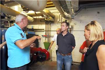 Nach der Besichtigung der Eissporthalle am 16. Juli hatten die Mitglieder der Bürgerinitiative der Stadt einen Fragenkatalog zu den Energiekosten der Halle übergeben.