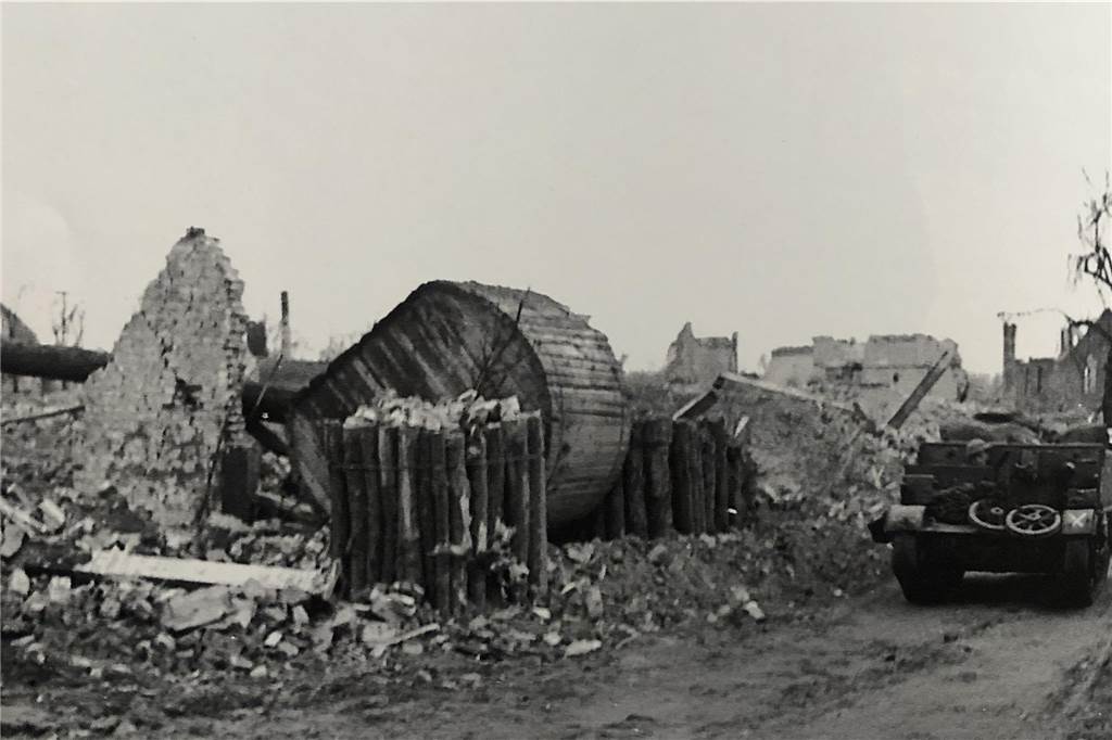 Traditionskneipe verschwindet: Für die Kupferkanne gibt es neue Pläne Zerstörungen an der Eschstraße im Jahr 1945