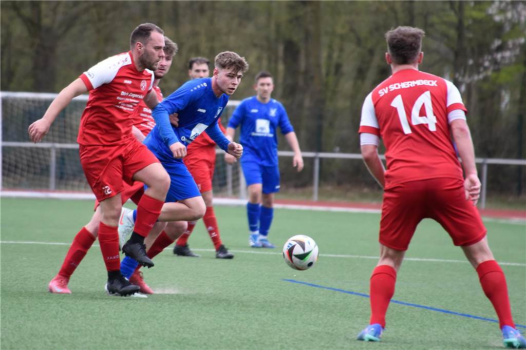 Nach der Derby-Niederlage konnte der TuS Sythen wieder jubeln: Am Ende stand es 5:2 gegen den SV Schermbeck II.