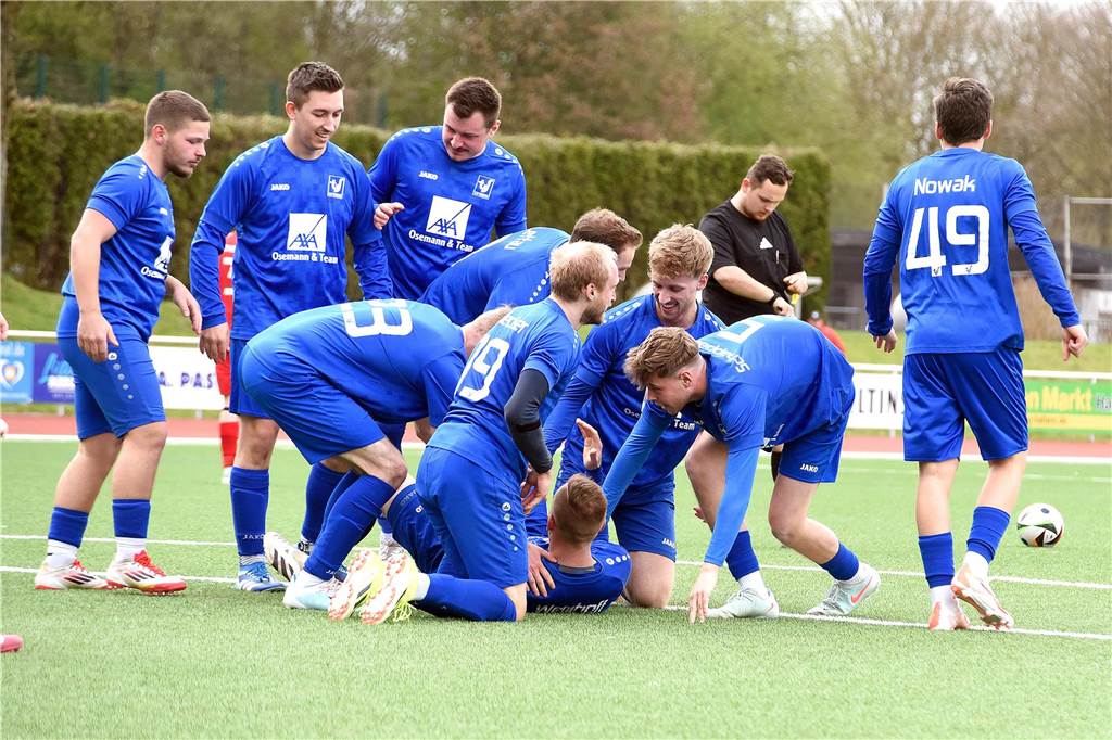 Nach der Derby-Niederlage konnte der TuS Sythen wieder jubeln: Am Ende stand es 5:2 gegen den SV Schermbeck II.