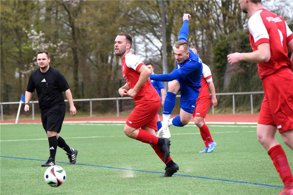 Nach der Derby-Niederlage konnte der TuS Sythen wieder jubeln: Am Ende stand es 5:2 gegen den SV Schermbeck II.