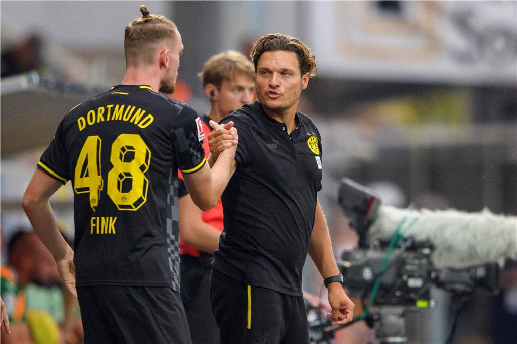 Wechselgerüchte: Verliert der BVB ein hoffnungsvolles Talent? Nach der Erkrankung von Sebastien Haller wurde Bradley Fink (l.) von Edin Terzic für das BVB-Trainingslager in Bad Ragaz nachnominiert.