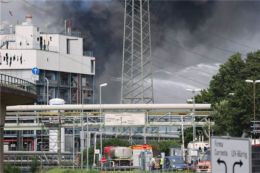 Explosion in Leverkusen: Drei weitere Tote gefunden Nach der Explosion am Dienstag im Chempark Leverkusen werden 5 Menschen weiter vermisst.