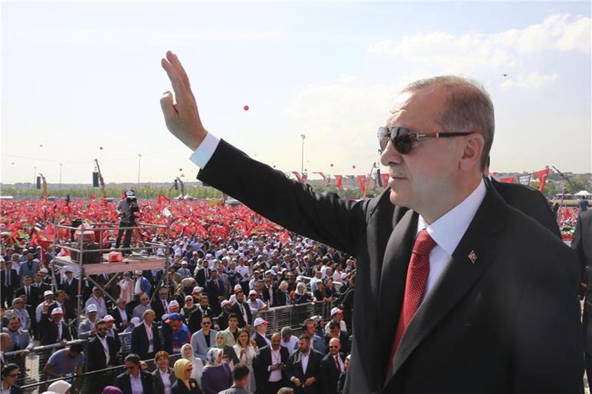 Erdogan vergleicht Israels Vorgehen in Gaza mit NS-Methoden Nach der Gewalt israelischer Soldaten gegen palästinensische Demonstranten in Gaza hat der türkische Präsident Muslime weltweit zur Geschlossenheit aufgerufen. Foto: Pool Presidential Press Service/AP